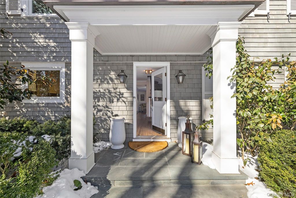 Photo of 39 Barkers Point Road, Port Washington, NY 11050 (MLS # 962546)