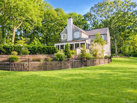 39 Barkers Point Road Port Washington NY 11050