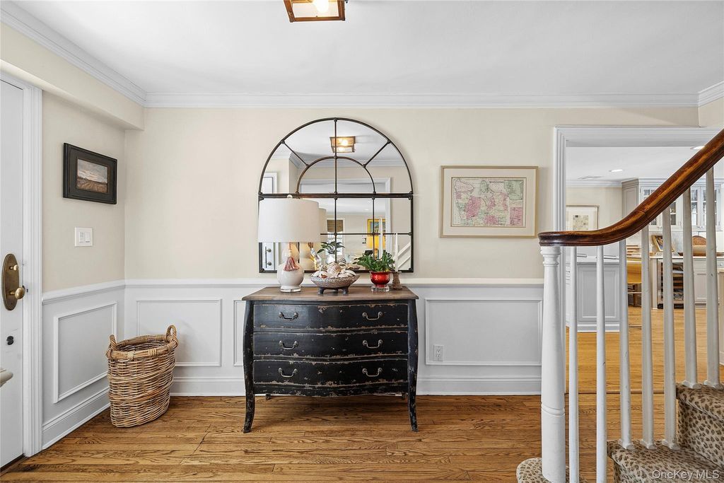 Photo of 39 Barkers Point Road, Port Washington, NY 11050 (MLS # 962546)