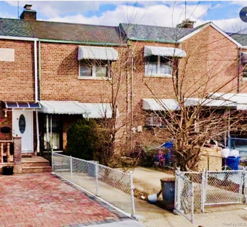 Photo of 2938 Bouck Avenue, Bronx, NY 10469 (MLS # 995607)