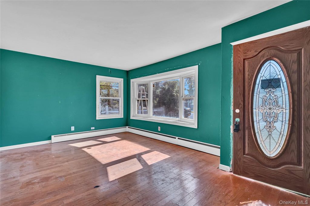 Photo of 34 Croydon Road, Amityville, NY 11701 (MLS # 926485)