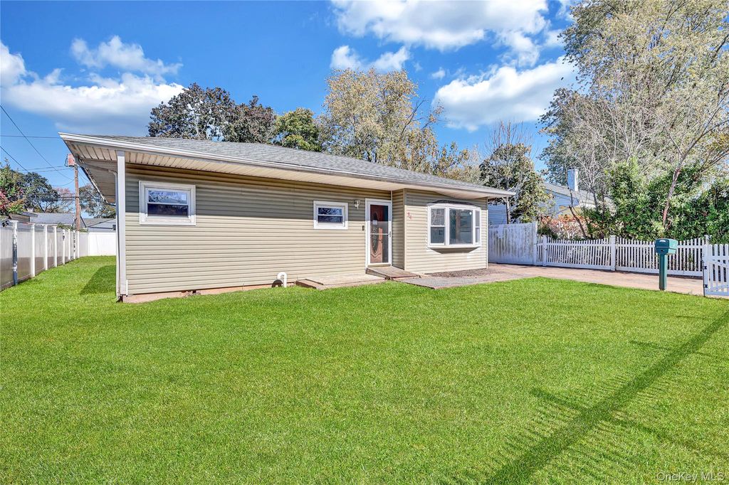 Photo of 34 Croydon Road, Amityville, NY 11701 (MLS # 926485)