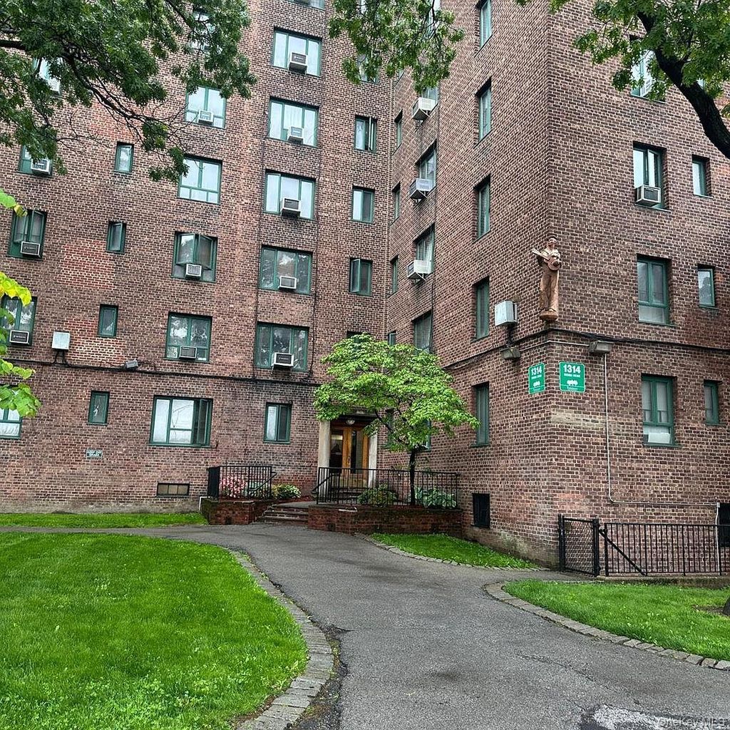 Photo of 1314 Virginia Avenue #4F, Bronx, NY 10462 (MLS # 943290)