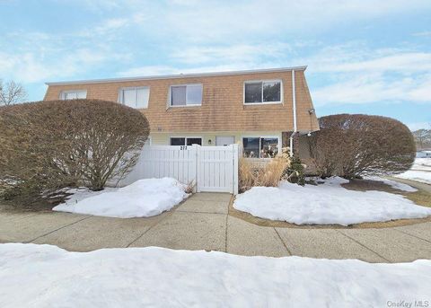 Photo of 277 Storm Drive, Holtsville, NY 11742 (MLS # 967894)