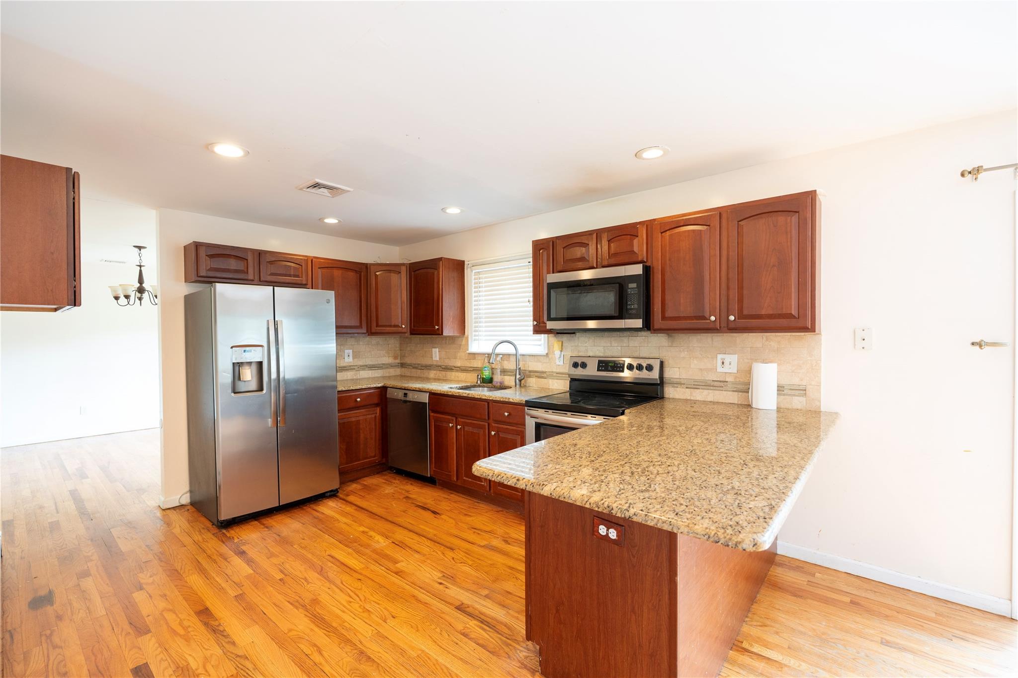 21 Pine Cone Street, Middle Island, New York image 6