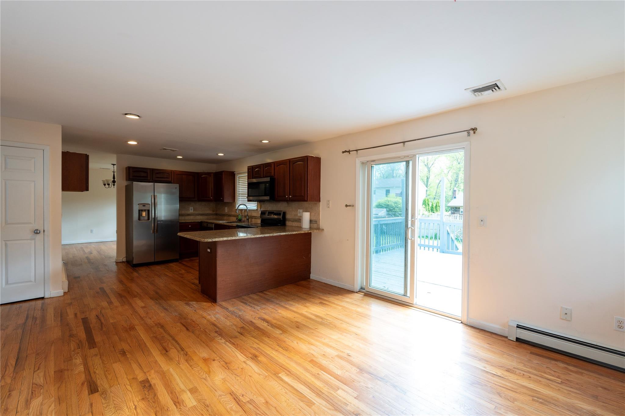 21 Pine Cone Street, Middle Island, New York image 8