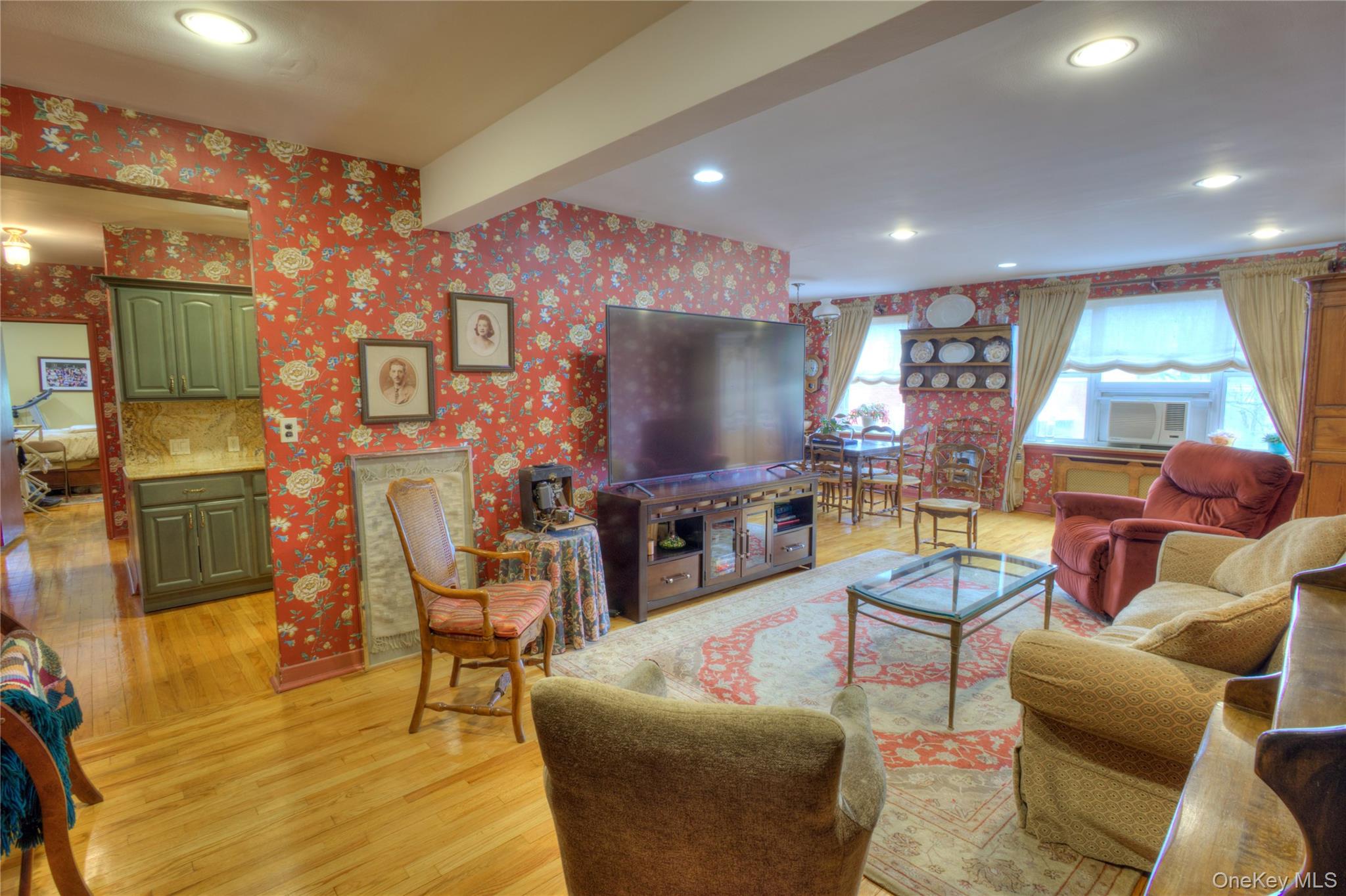 75 S Middle Neck Road 4-G