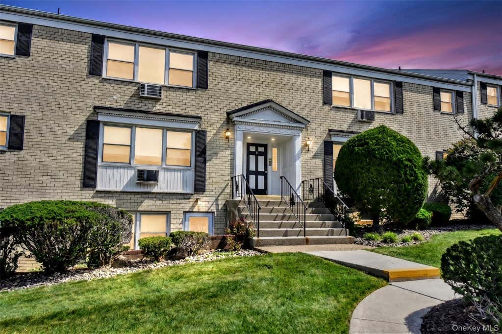Photo of 2 Lenox Court #704, Suffern, NY 10901 (MLS # 1038084)