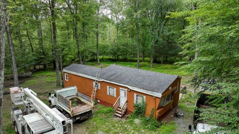 Mobile Home For Sale - 181 Oakridge Road<br/> Greenfield Park, NY 12435