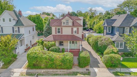 Photo of 108 N Forest Avenue, Rockville Centre, NY 11570 (MLS # 943677)