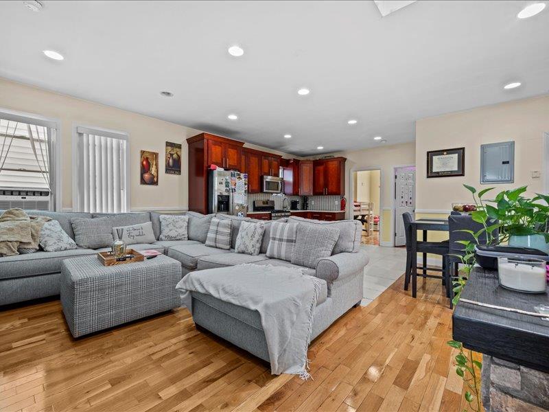 Rental Property at Belmont Avenue Second Flo, Bronx, New York - Bedrooms: 3 
Bathrooms: 1 
Rooms: 6  - $3,200 MO.