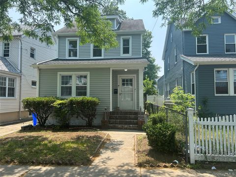 Homes For Sale - 243-16 145th Avenue<br/> Rosedale, NY 11422