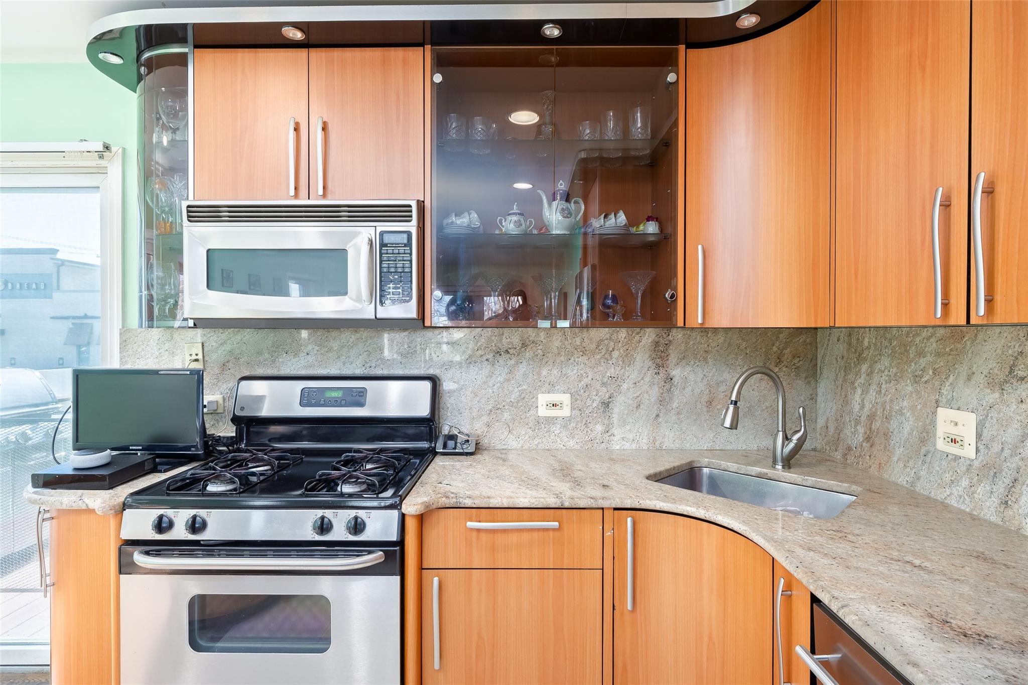 16 Ocean Avenue, Bellmore, New York image 3