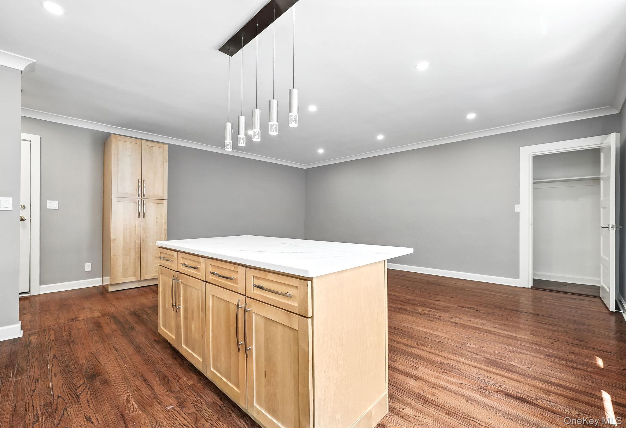 1133 Midland Avenue 4L