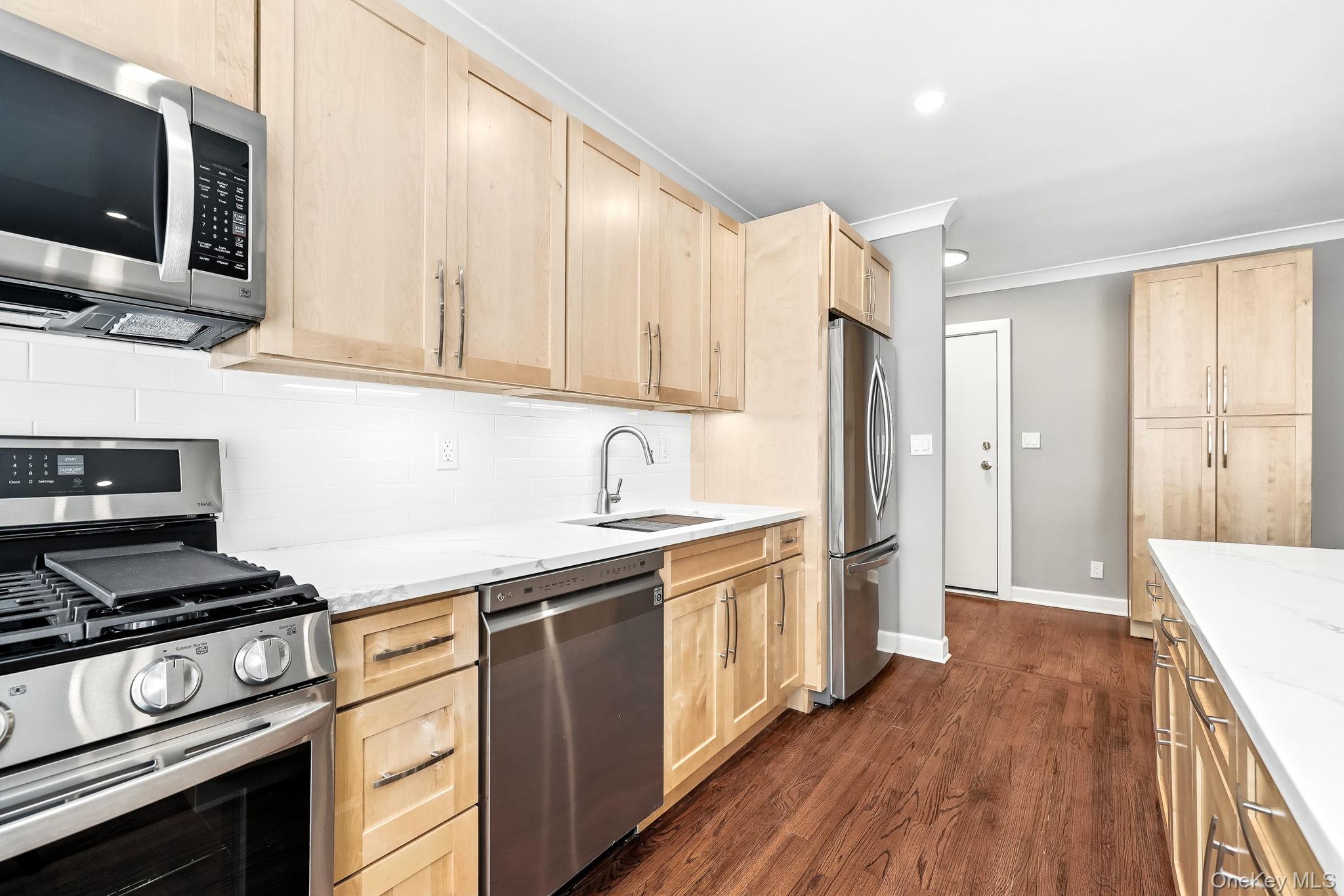 1133 Midland Avenue 4L