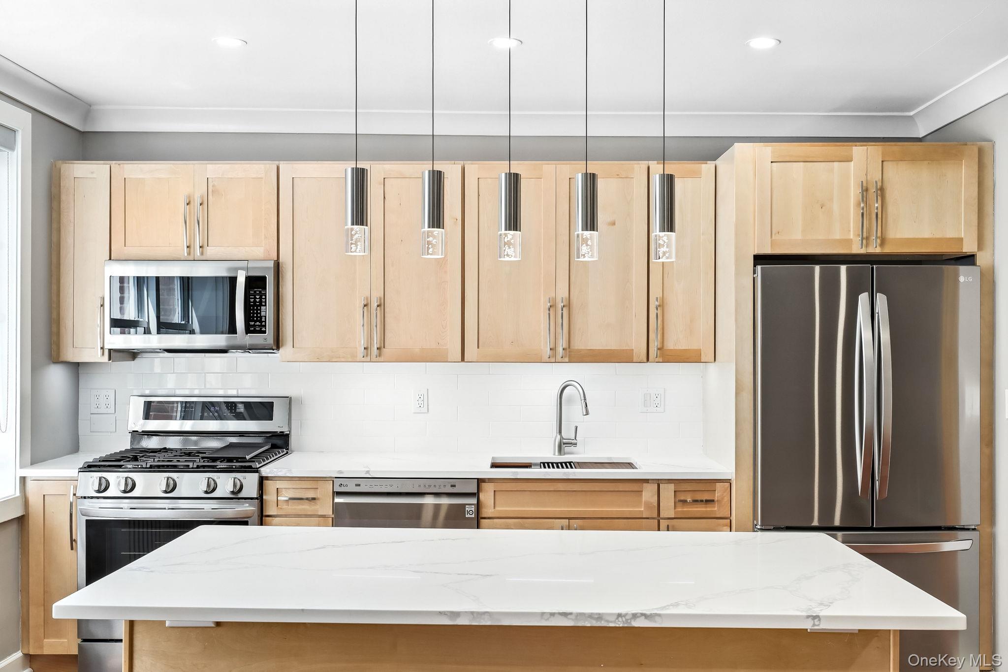 1133 Midland Avenue 4L