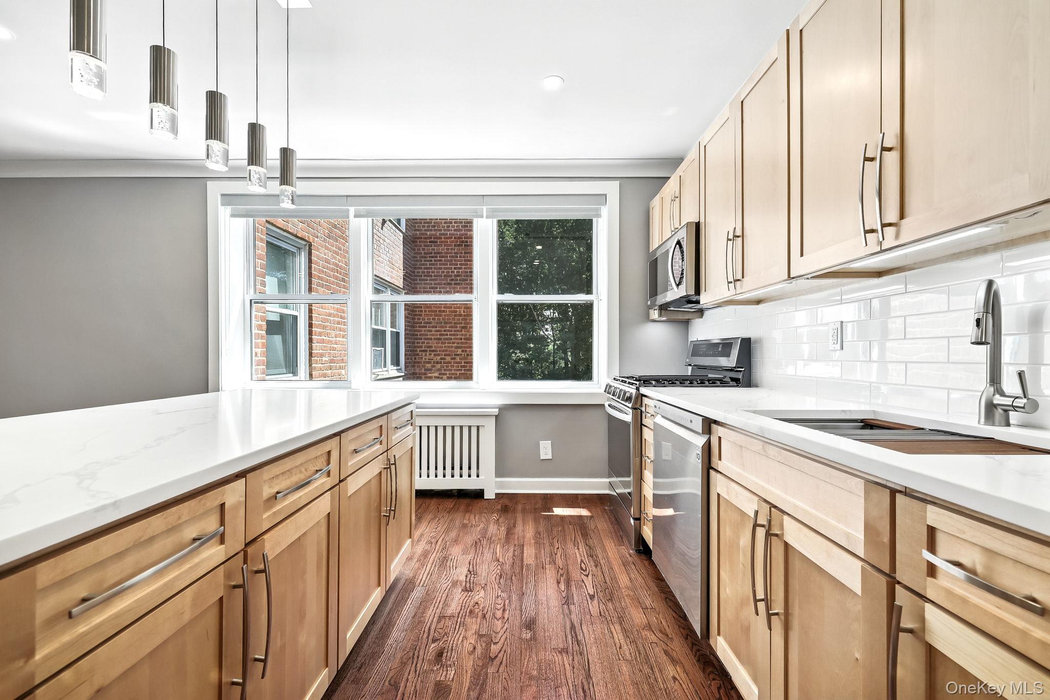 1133 Midland Avenue 4L