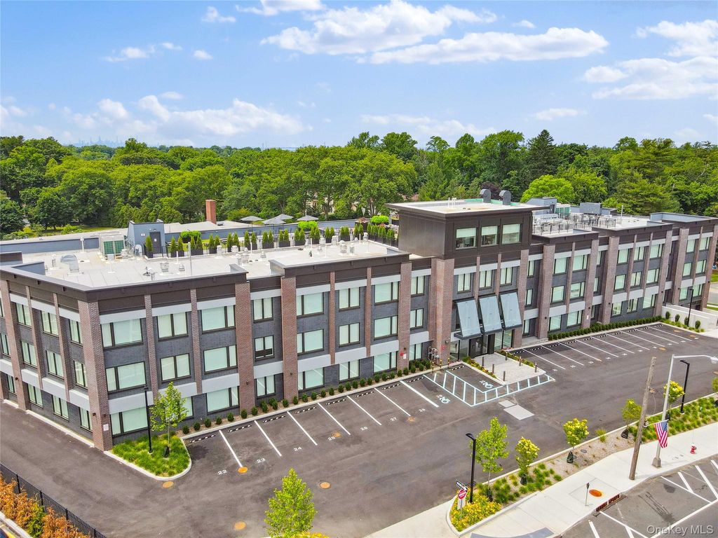 Photo of 218 Middle Neck Road #302, Great Neck, NY 11021 (MLS # 808510)