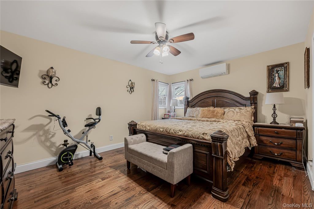 Photo of 1008 Wood Park Drive, Baldwin, NY 11510 (MLS # 960857)