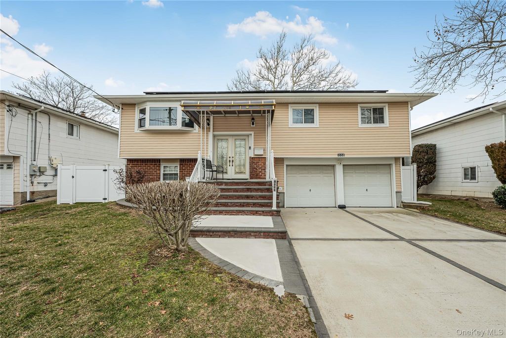 Photo of 1008 Wood Park Drive, Baldwin, NY 11510 (MLS # 960857)