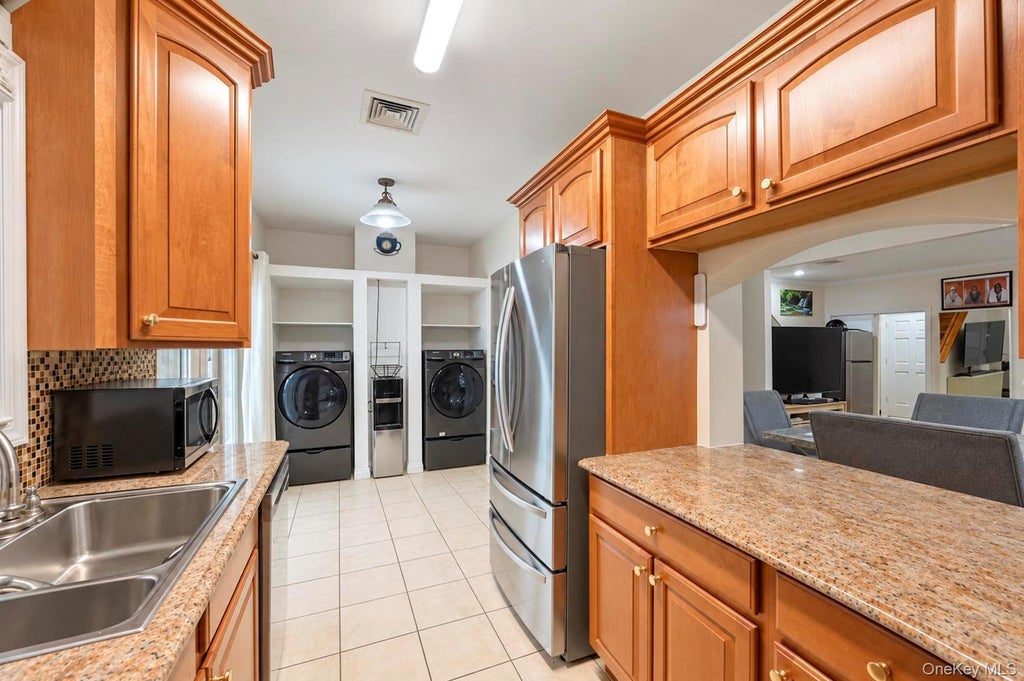 Photo of 14 N 4th Street, New Hyde Park, NY 11040 (MLS # 1064644)