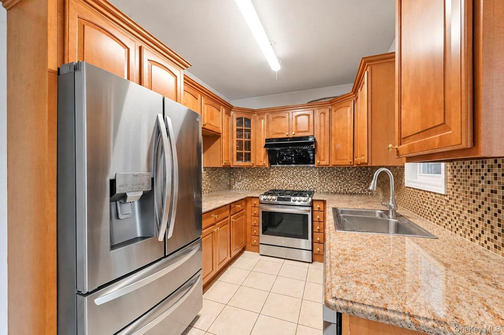 Photo of 14 N 4th Street, New Hyde Park, NY 11040 (MLS # 1064644)