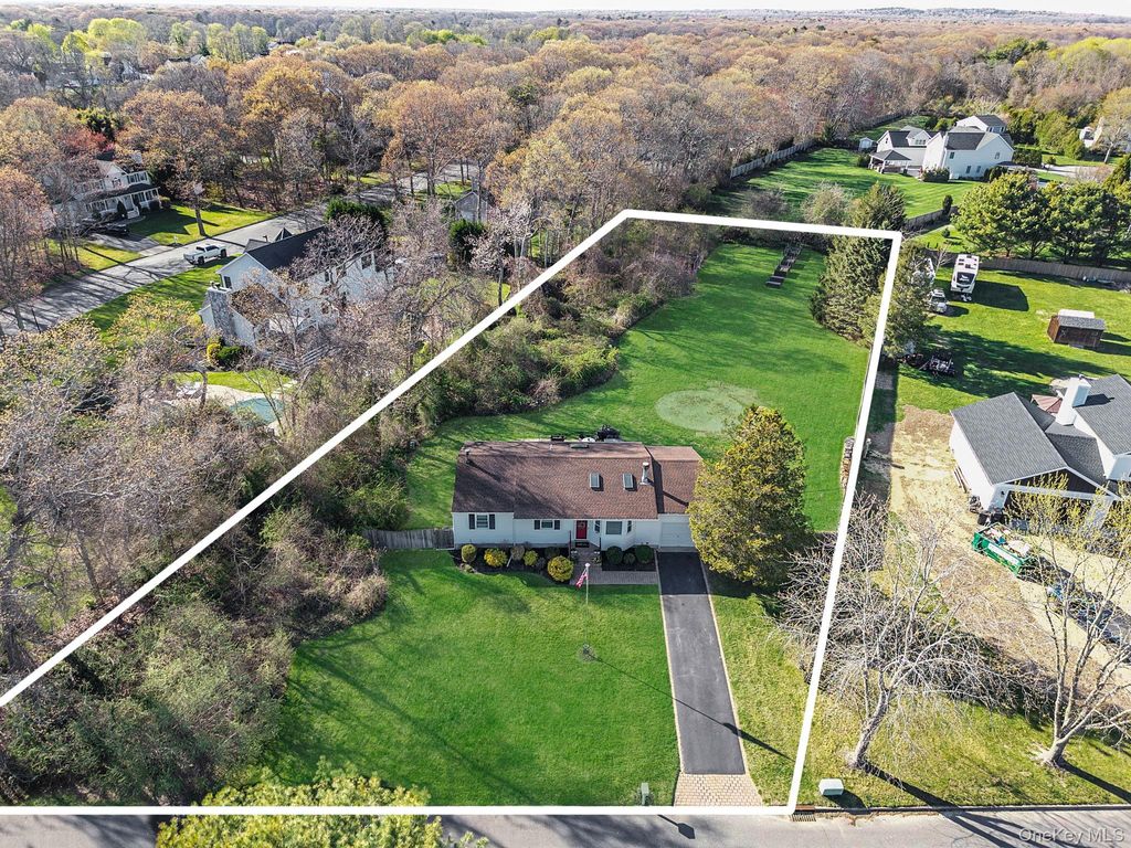 Photo of 9 Hickory Lane, East Moriches, NY 11940 (MLS # 992500)