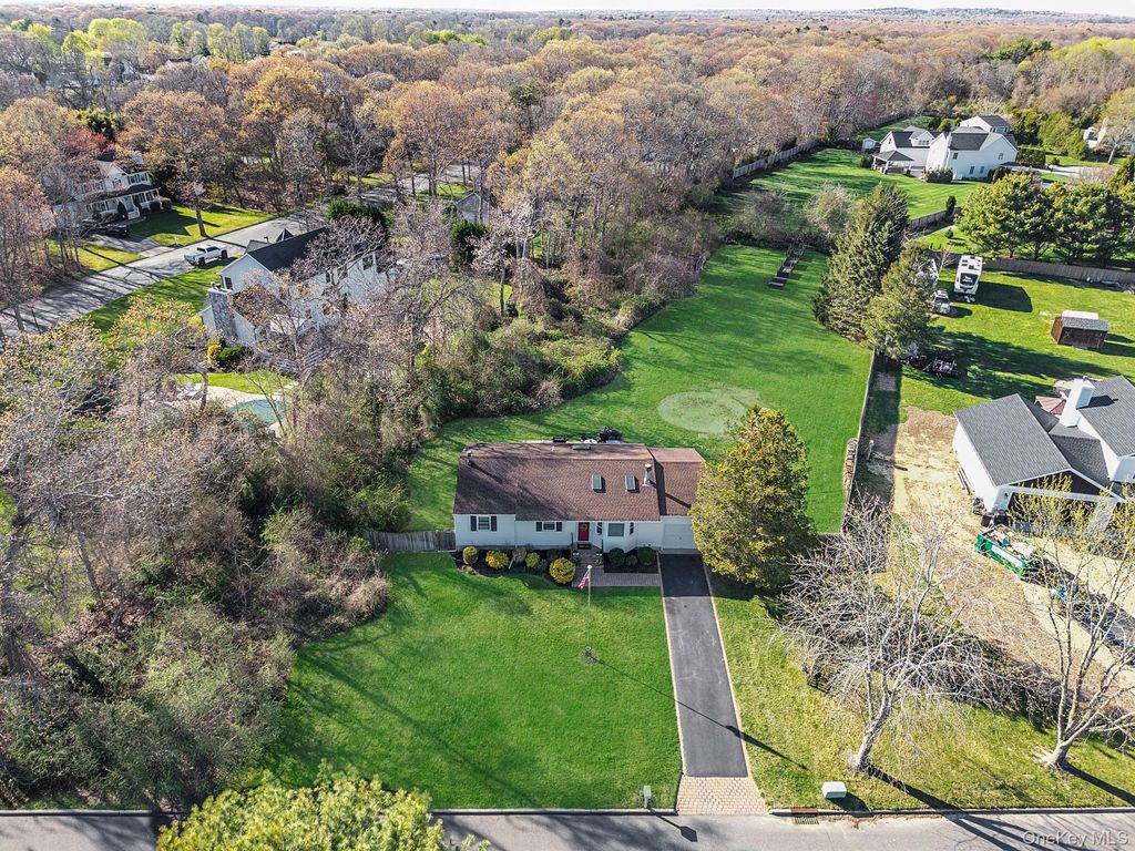 Photo of 9 Hickory Lane, East Moriches, NY 11940 (MLS # 992500)