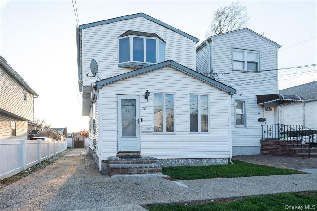 Photo of 72 Oakley Avenue, Elmont, NY 11003 (MLS # 969107)