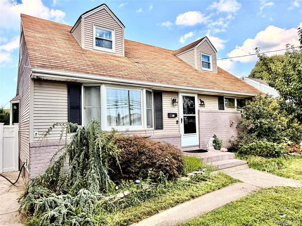 Photo of 2993 Brower Avenue, Oceanside, NY 11572 (MLS # 1036722)
