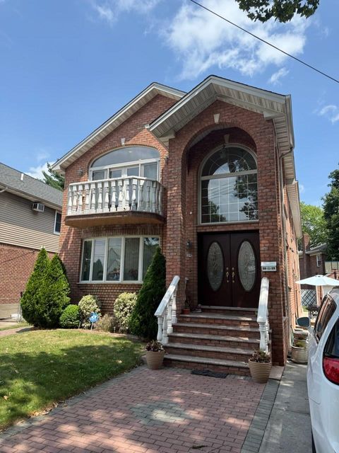 58-39 196 Place Fresh Meadows NY 11365