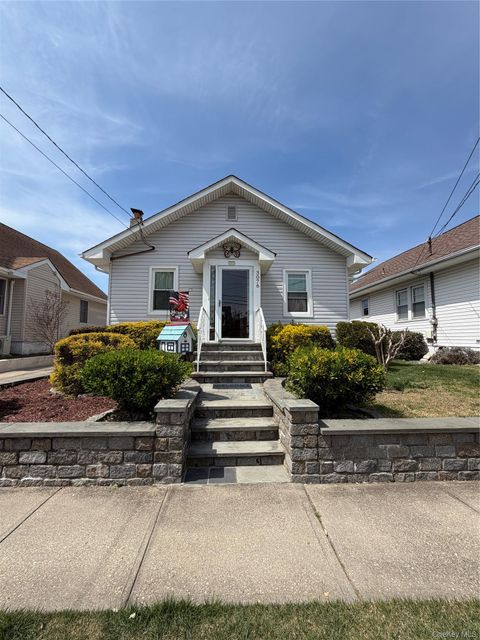 Photo of 3076 Roxbury Road, Oceanside, NY 11572 (MLS # 989991)