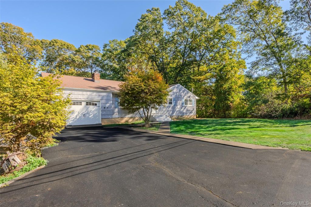 Photo of 15 Oakwood Avenue, Miller Place, NY 11764 (MLS # 921961)
