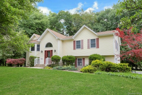 Homes For Sale - 19 Flower Lane<br/> Rockland County, Valley Cottage, NY 10989