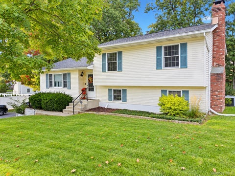 Homes For Sale - 14 Red Oak Terrace<br/> Newburgh, NY 12550