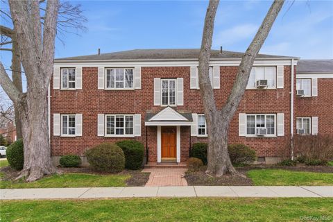 Homes For Sale - 22 Nathan Hale Drive #80A<br/> Huntington, NY 11743