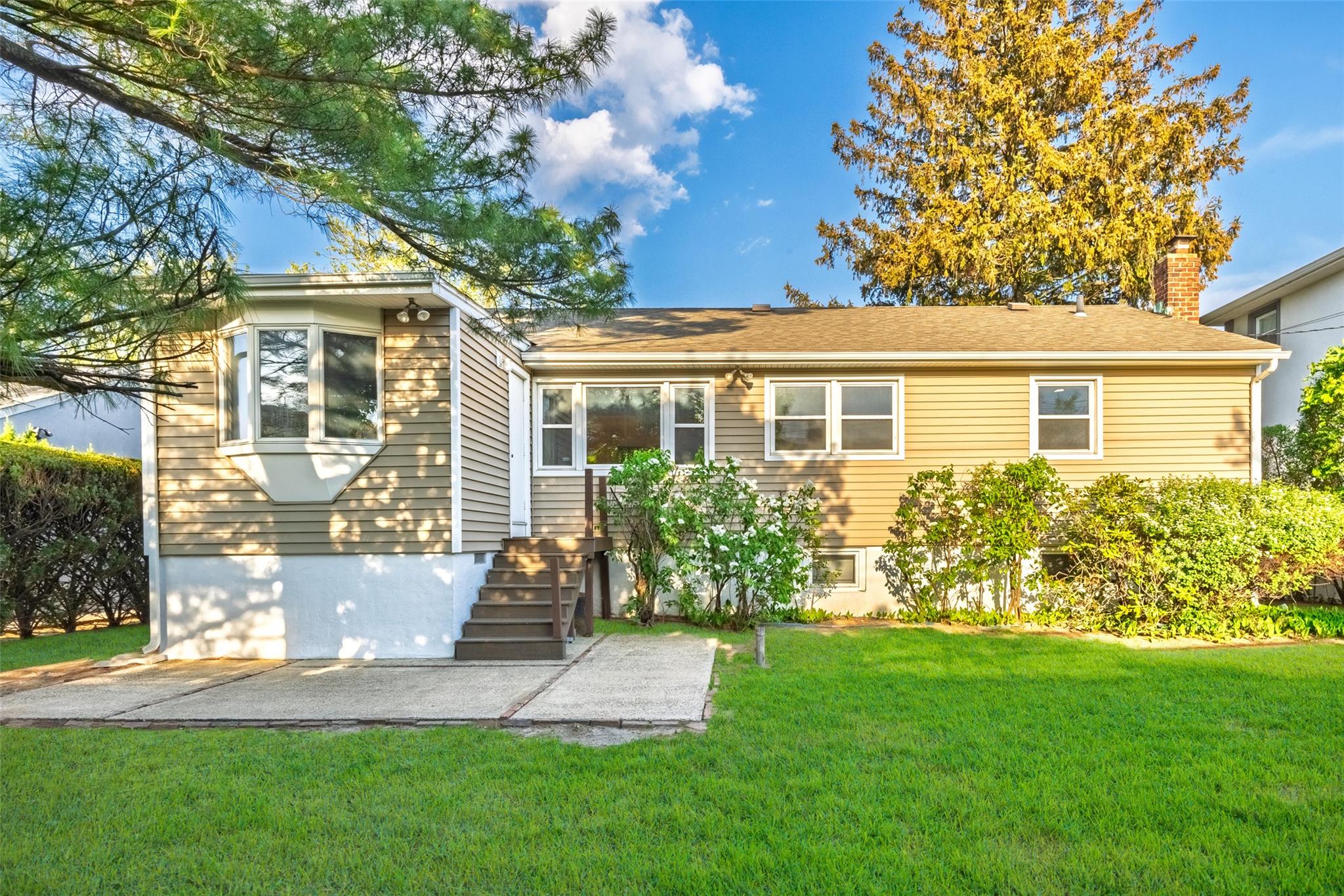 101 Forest Road, Valley Stream, New York image 29