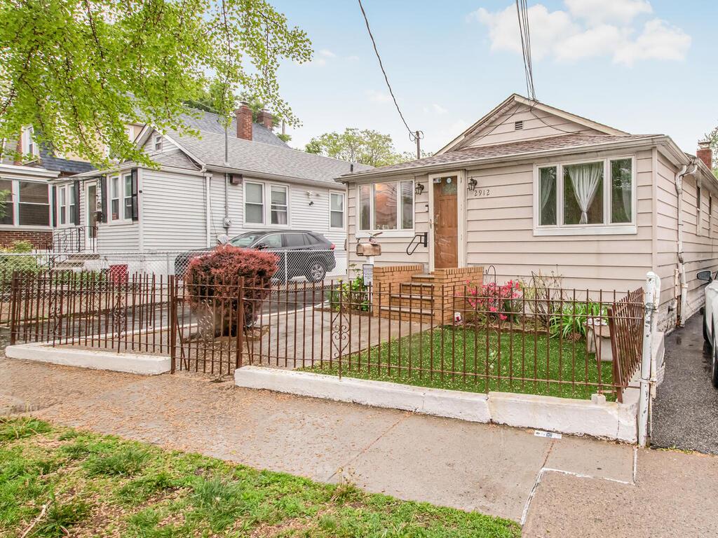 Property for Sale at Schley Avenue, Bronx, New York - Bedrooms: 2 
Bathrooms: 1 
Rooms: 5  - $550,000