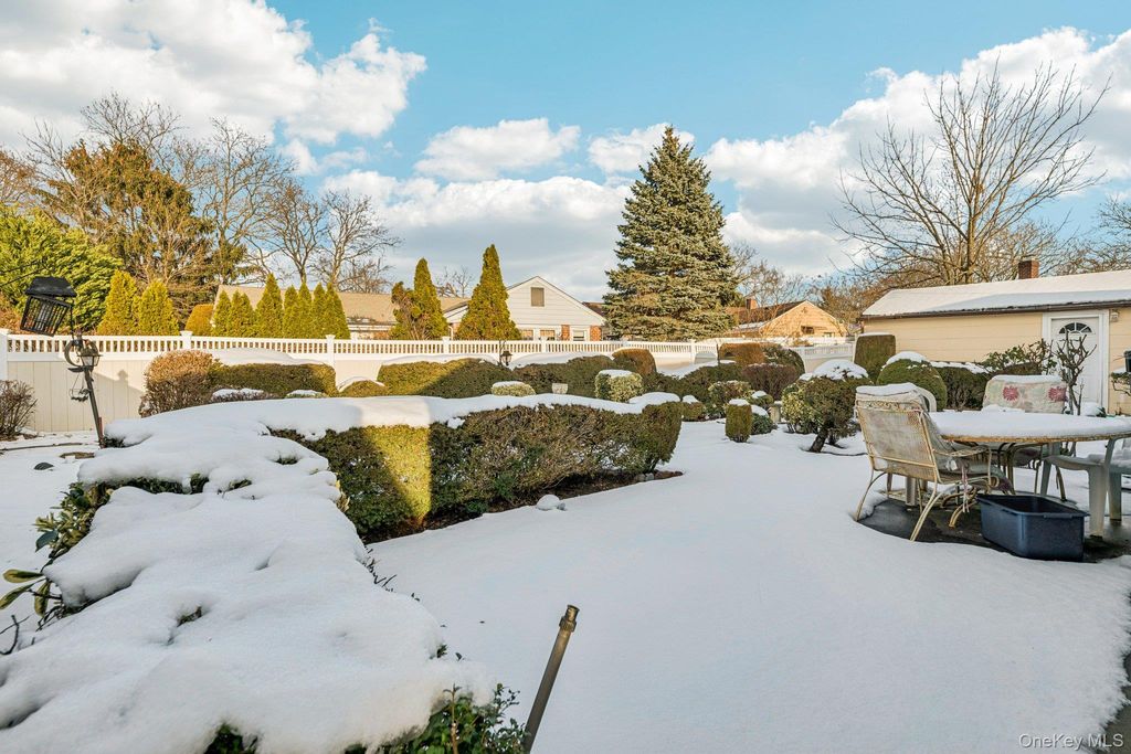 Photo of 189 Surrey, Lynbrook, NY 11563 (MLS # 945164)