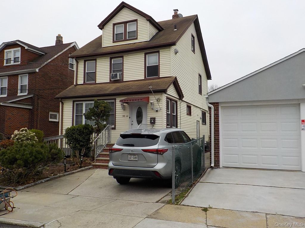 Photo of 134-02 CHURCH Street #2D, Kings Park, NY 11754 (MLS # 999125)