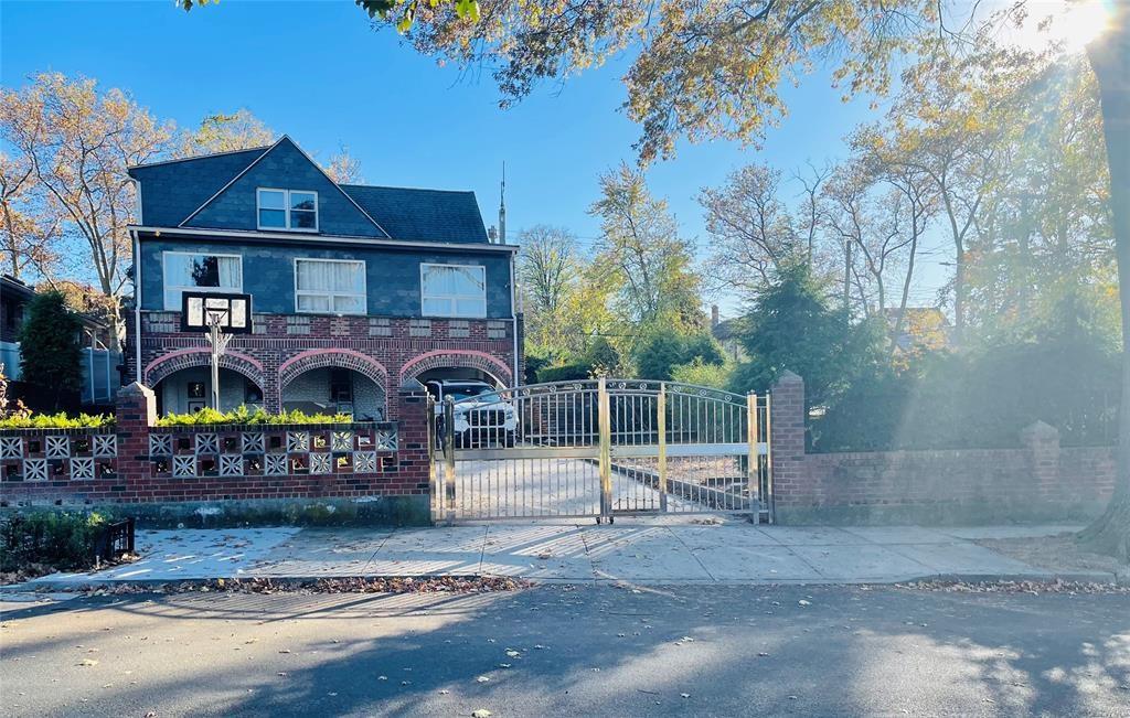 Property for Sale at Murray St St, Flushing, Queens, NY - Bedrooms: 7 
Bathrooms: 4 
Rooms: 14  - $1,750,000