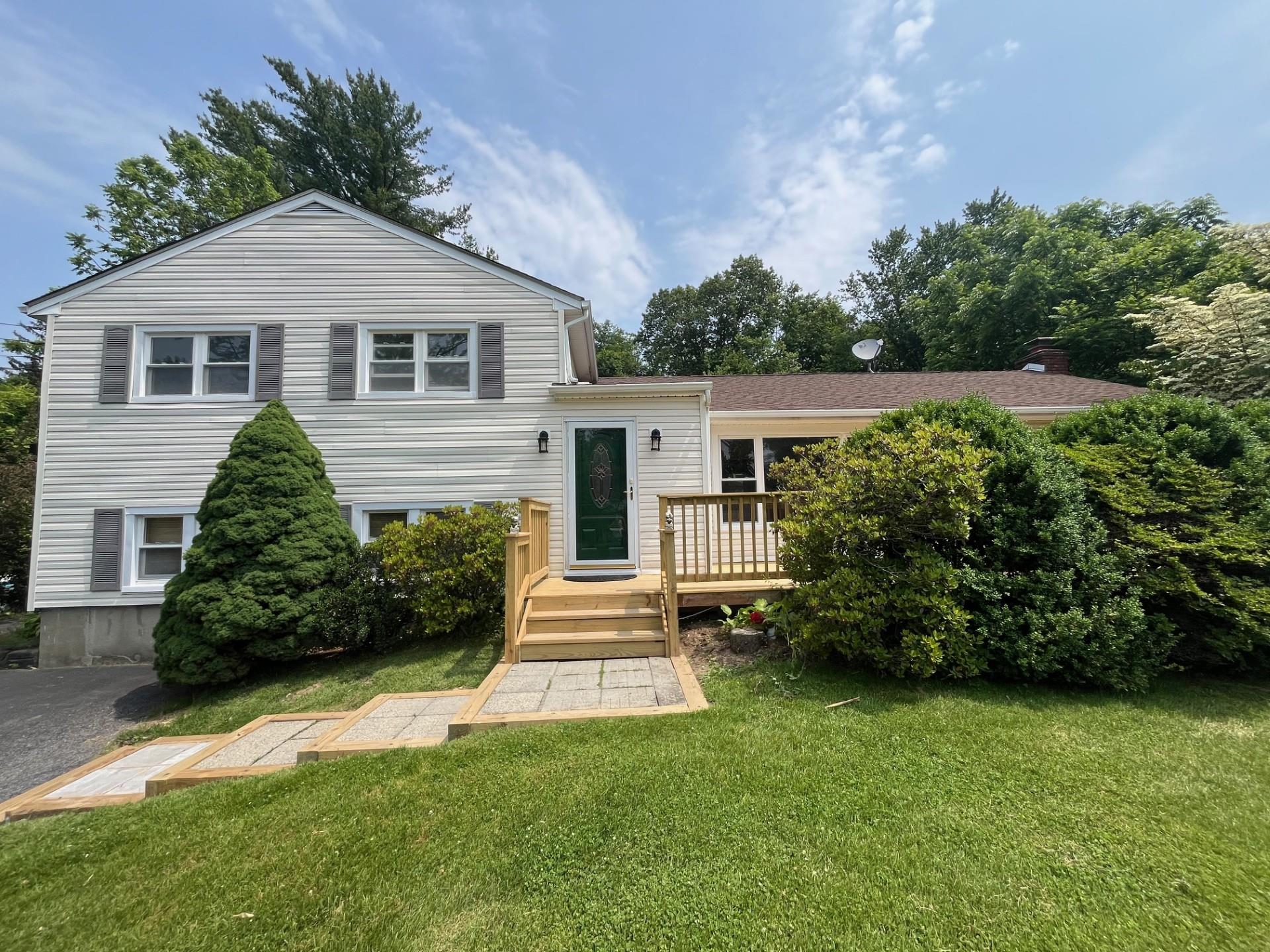 Property for Sale at Granite Springs Road, Yorktown Heights, New York - Bedrooms: 3 
Bathrooms: 2 
Rooms: 9  - $749,000