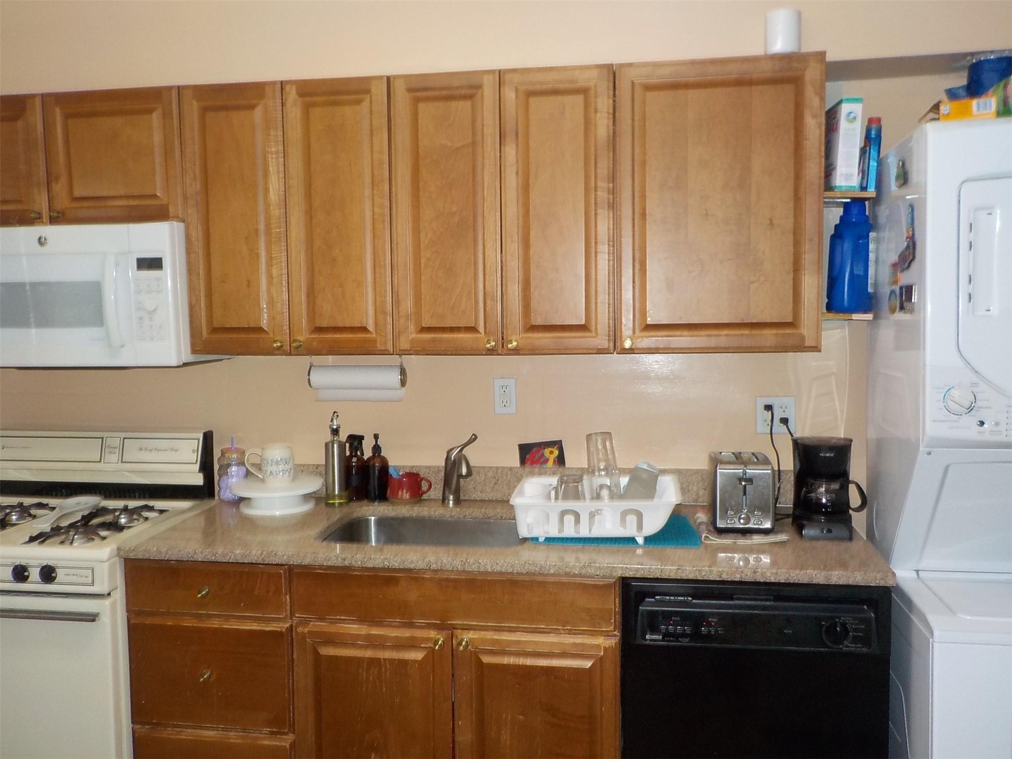 254-19 73rd Road #H-1, Glen Oaks, New York image 6