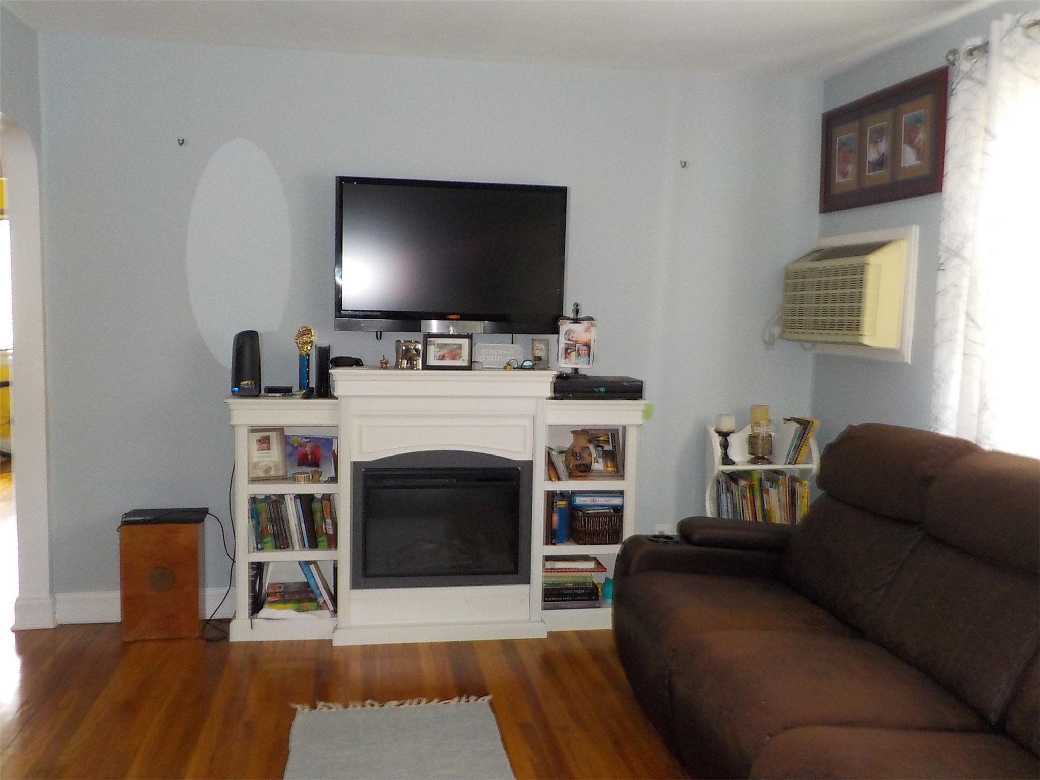 254-19 73rd Road #H-1, Glen Oaks, New York image 4