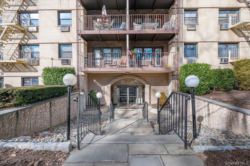 Photo of 2241 Palmer Avenue #2P, New Rochelle, NY 10801 (MLS # 944199)