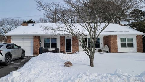 68 Sequoia Way Holbrook NY 11741