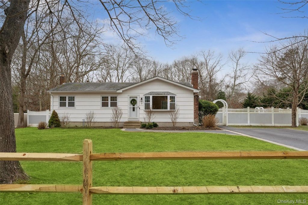 Photo of 31 Howell Place, Speonk, NY 11972 (MLS # 942376)