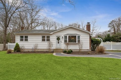 31 Howell Place Speonk NY 11972