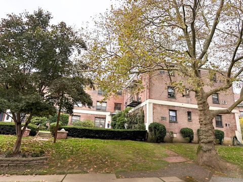 5 Terrace Circle Unit 1G, Great Neck, NY 11021 - MLS#: 932829