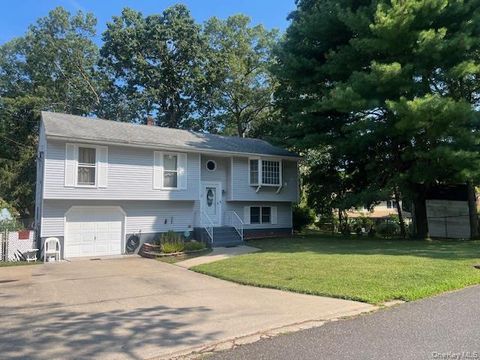 3 Wainscott Drive, Sound Beach, NY 11789 - MLS#: 904737